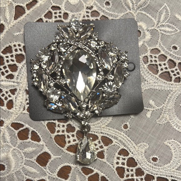 New Elegant Silver Rhinestone Crystal Teardrop Brooch - Brand new! - Picture 2 of 3